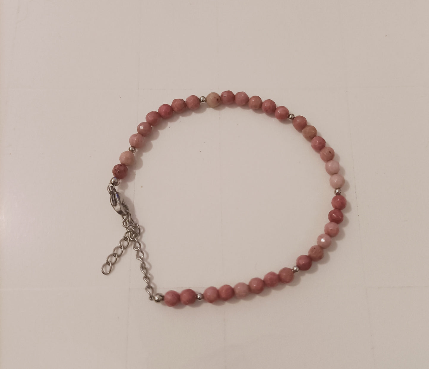 🌸 Bracelet en Rhodonite – Amour, Guérison & Équilibre du Cœur